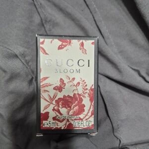 Gucci Bloom Mini Eau de Parfum — White & Red Floral Box